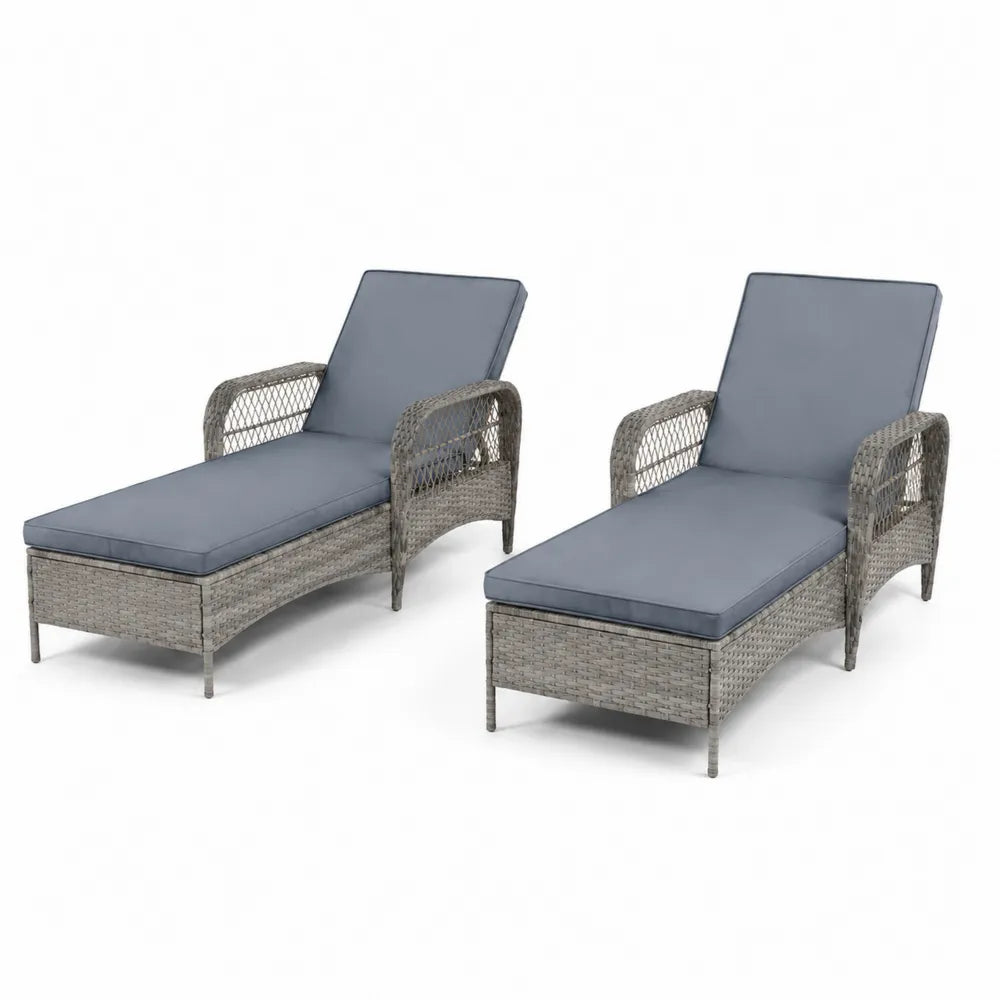 Lot de 2 chaises longues en rotin brun avec coussins beiges
